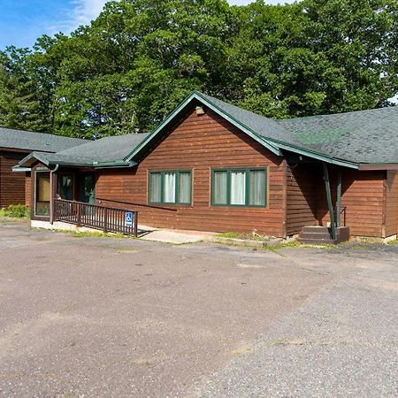 Twelve Pines Resort - South Lodge With Private Pier On Catfish Lake Eagle River Extérieur photo