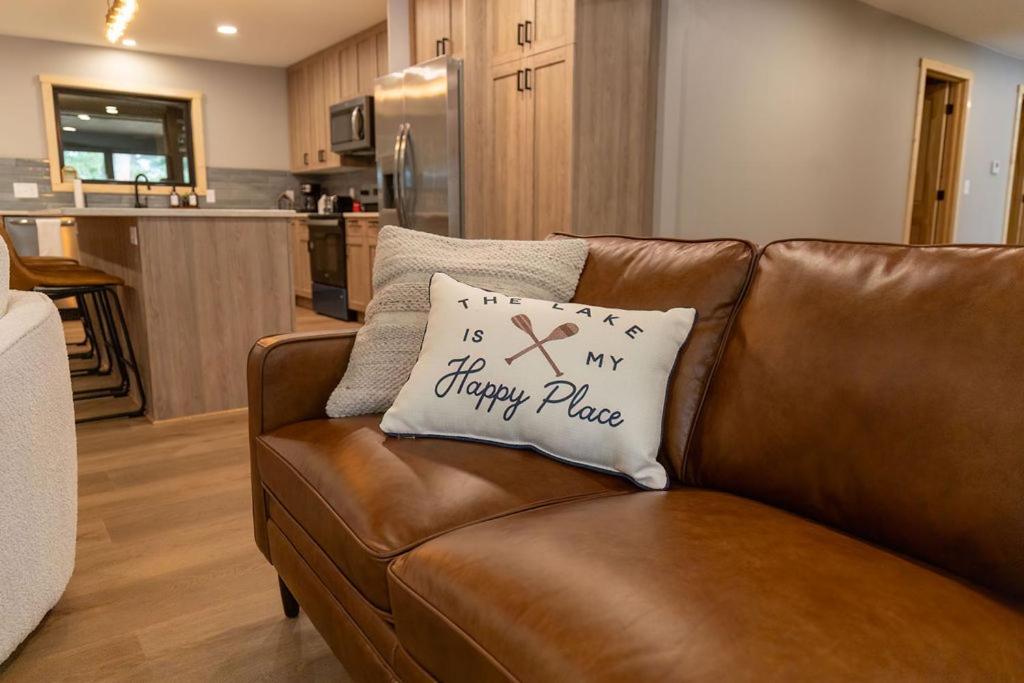 Twelve Pines Resort - South Lodge With Private Pier On Catfish Lake Eagle River Extérieur photo